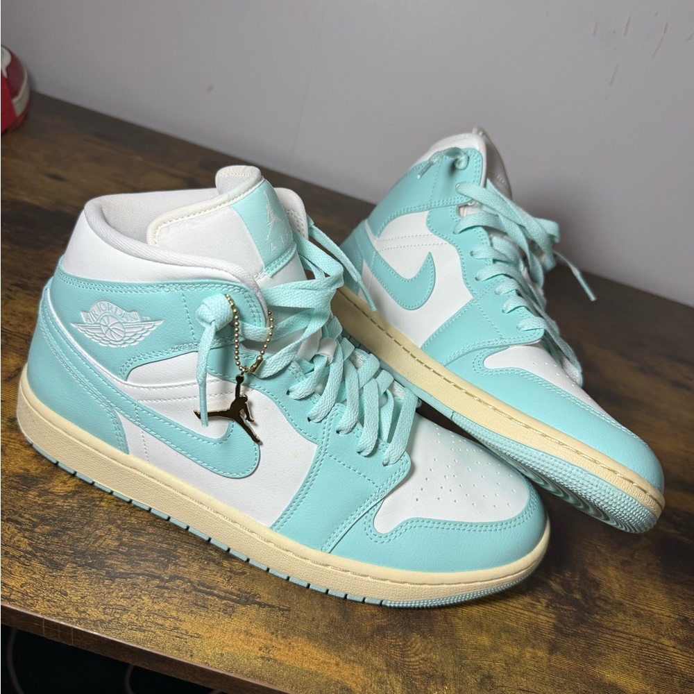 Nike Air Jordan 1 Mid “Light Dew”